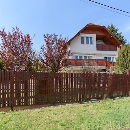 Cosy And Colorful Apartment Сентендре Экстерьер фото