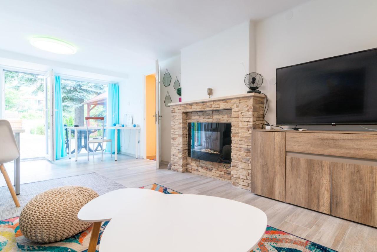 Cosy And Colorful Apartment Сентендре Экстерьер фото