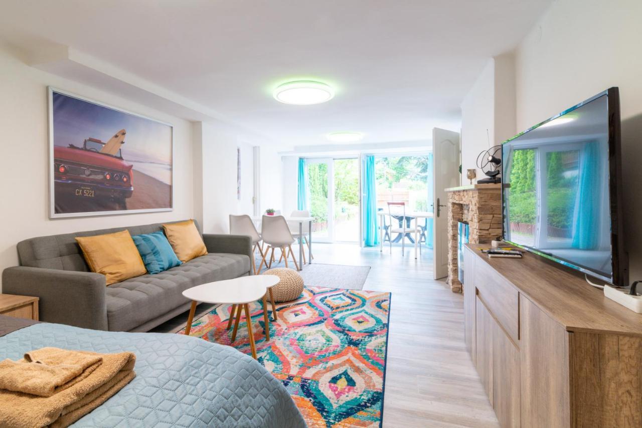 Cosy And Colorful Apartment Сентендре Экстерьер фото