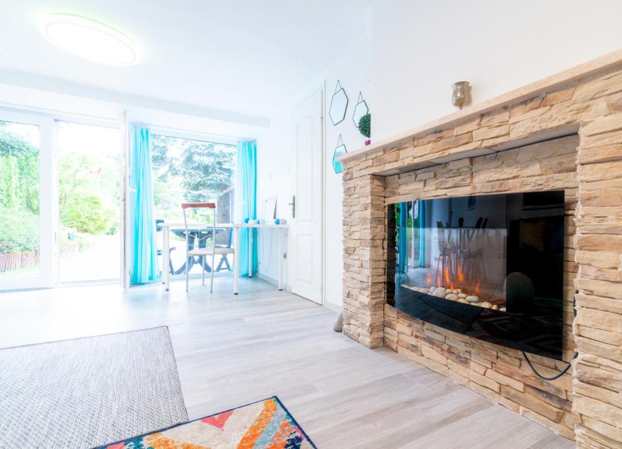 Cosy And Colorful Apartment Сентендре Экстерьер фото