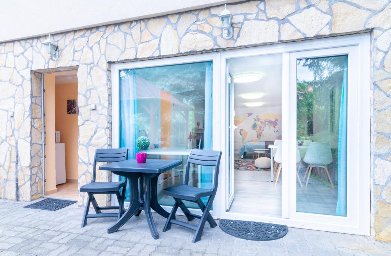Cosy And Colorful Apartment Сентендре Экстерьер фото