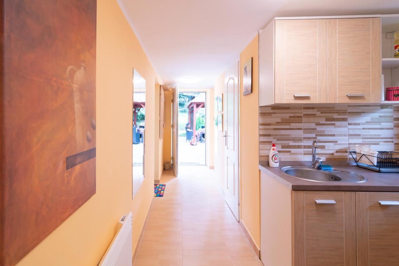 Cosy And Colorful Apartment Сентендре Экстерьер фото
