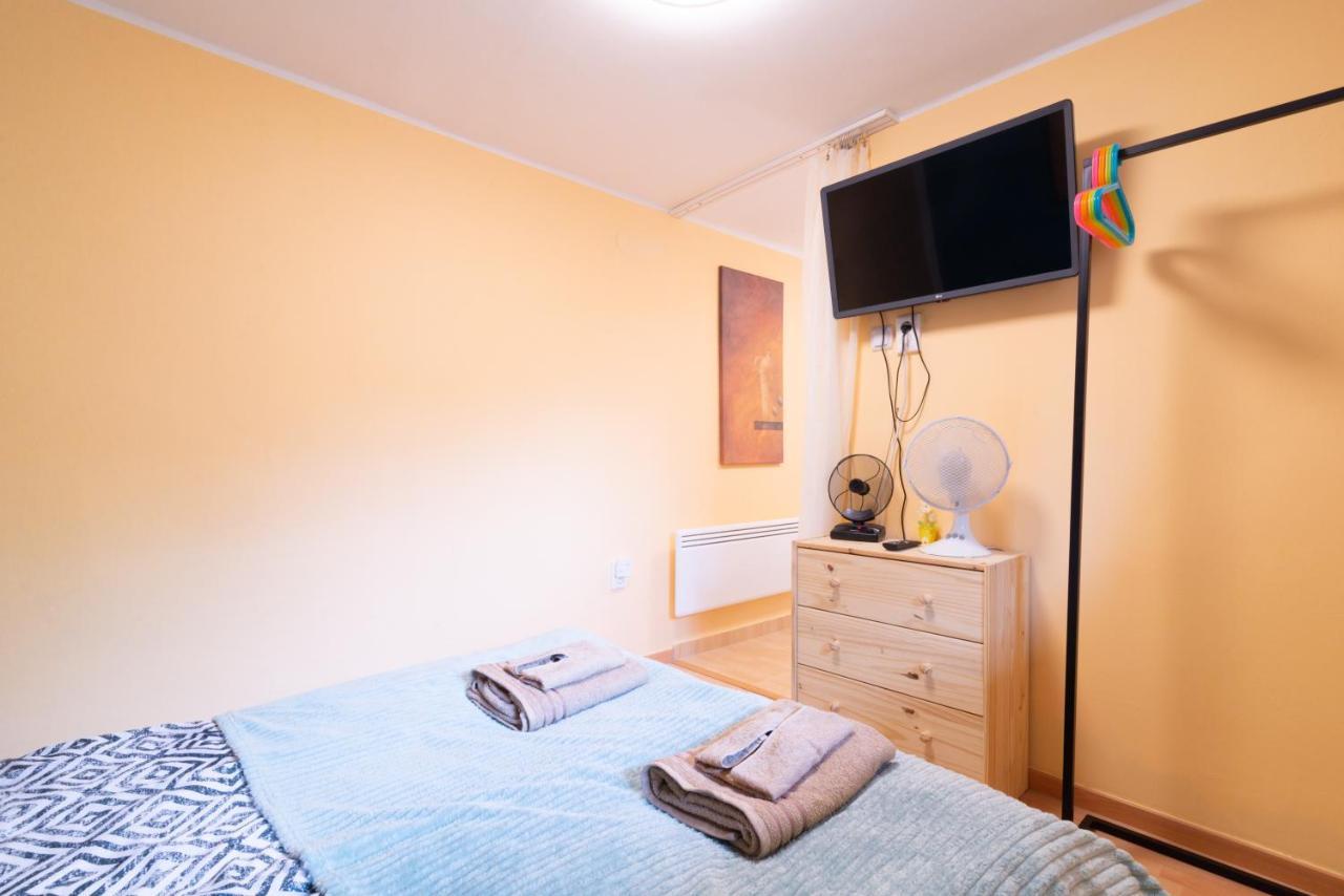 Cosy And Colorful Apartment Сентендре Экстерьер фото