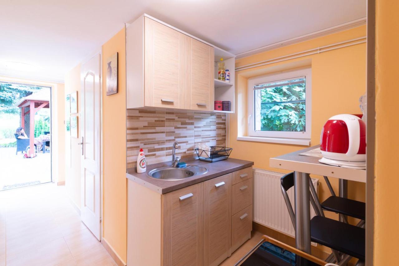 Cosy And Colorful Apartment Сентендре Экстерьер фото
